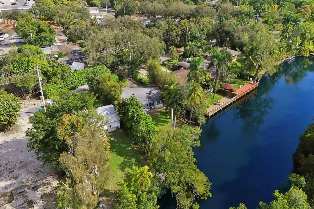 18500 NE 23rd Ct Miami, FL 33180