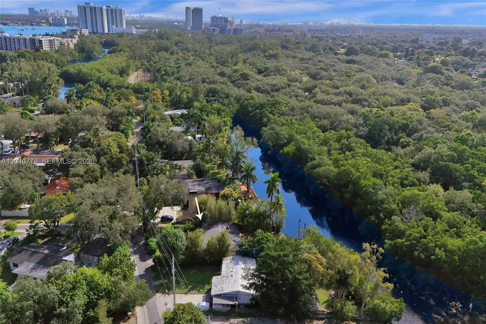 18500 NE 23rd Ct Miami, FL 33180