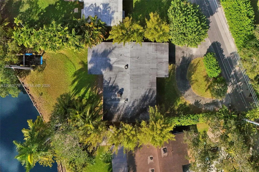 18500 NE 23rd Ct Miami, FL 33180