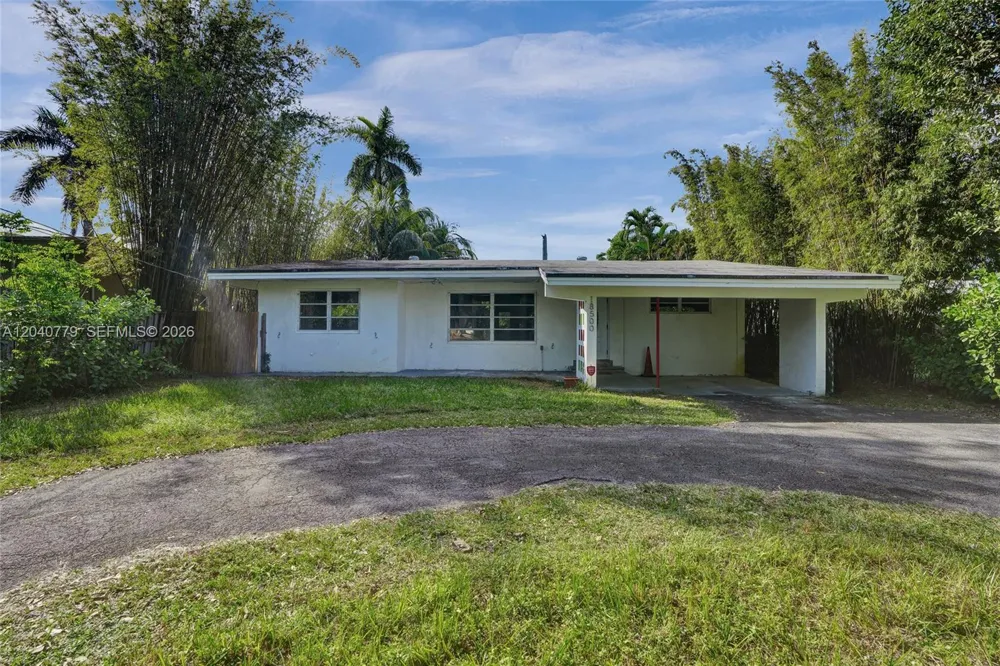 18500 NE 23rd Ct Miami, FL 33180