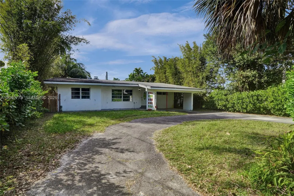 18500 NE 23rd Ct Miami, FL 33180