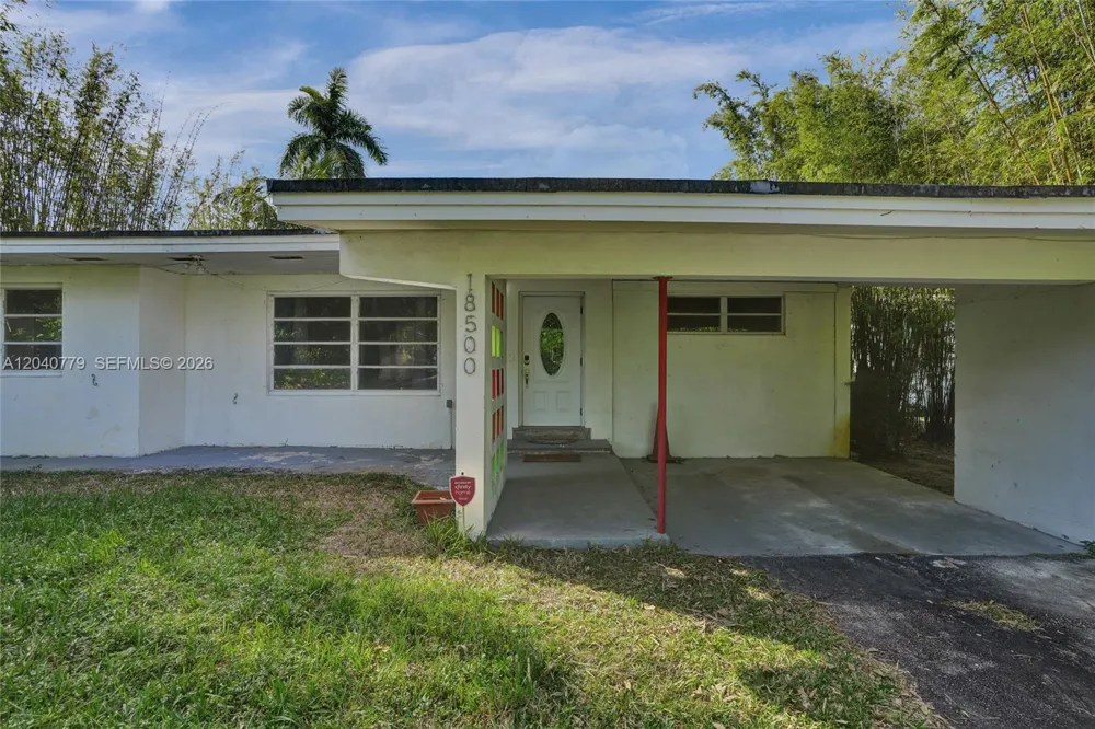 18500 NE 23rd Ct Miami, FL 33180