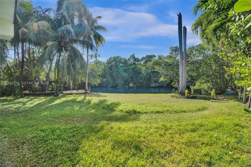 18500 NE 23rd Ct Miami, FL 33180