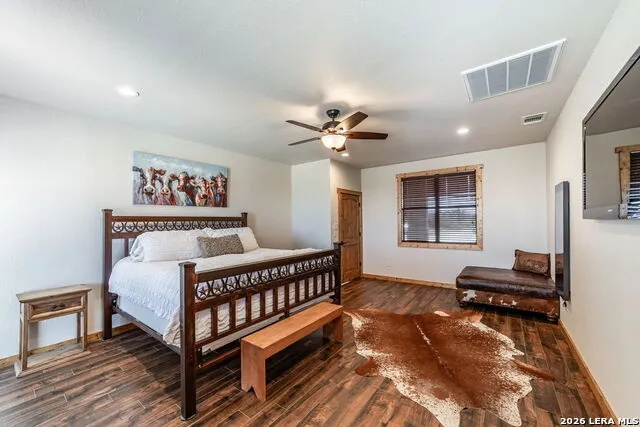 548 Franklin Ln Yancey, TX 78886