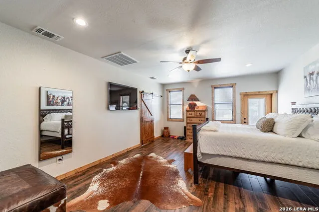 548 Franklin Ln Yancey, TX 78886