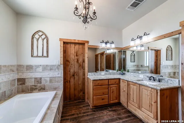 548 Franklin Ln Yancey, TX 78886