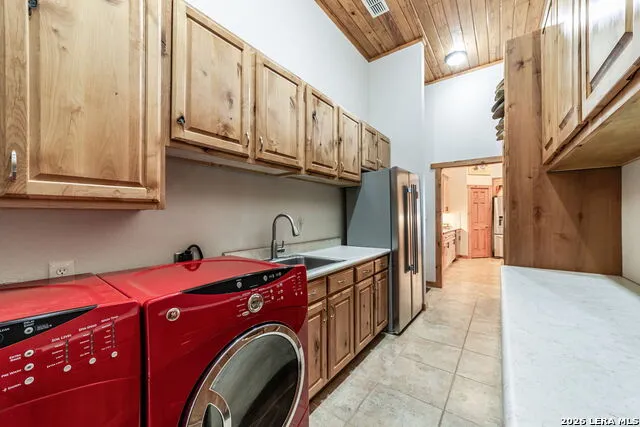 548 Franklin Ln Yancey, TX 78886