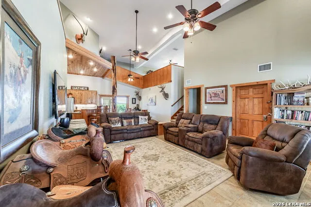 548 Franklin Ln Yancey, TX 78886