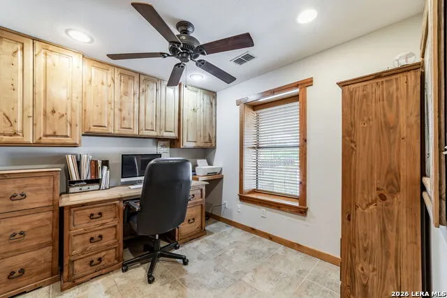 548 Franklin Ln Yancey, TX 78886