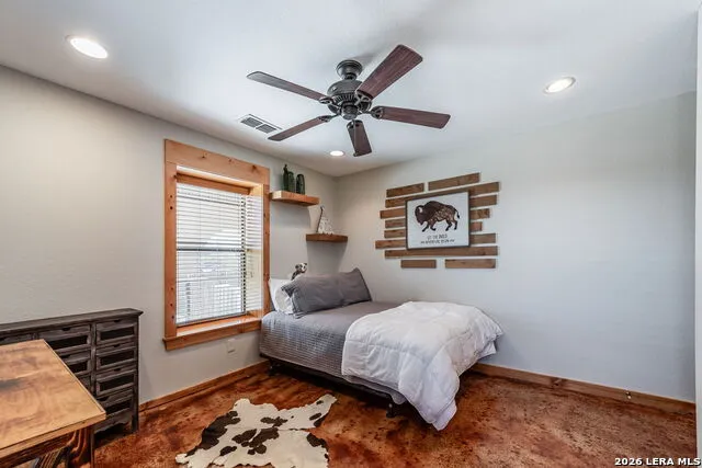 548 Franklin Ln Yancey, TX 78886