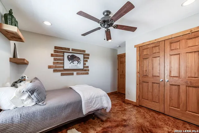 548 Franklin Ln Yancey, TX 78886