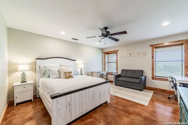 548 Franklin Ln Yancey, TX 78886