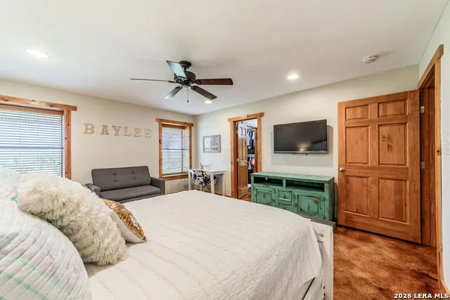 548 Franklin Ln Yancey, TX 78886