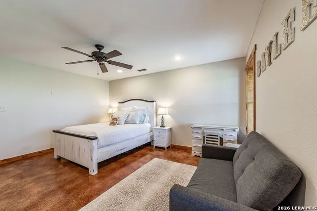 548 Franklin Ln Yancey, TX 78886