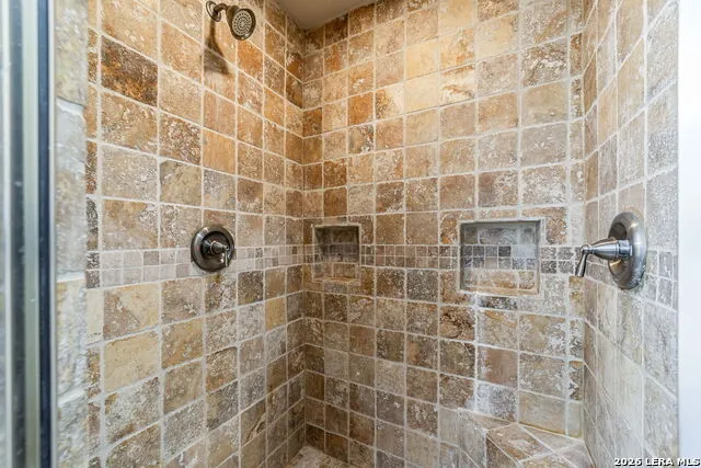 548 Franklin Ln Yancey, TX 78886