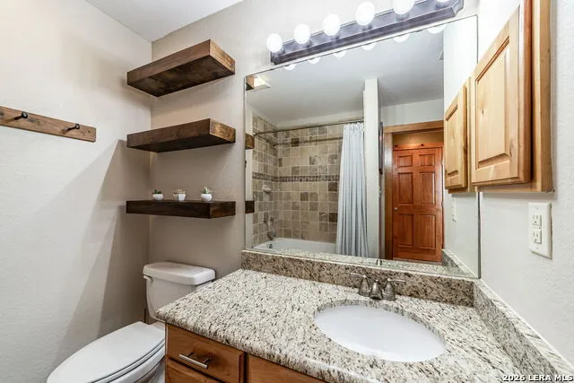 548 Franklin Ln Yancey, TX 78886