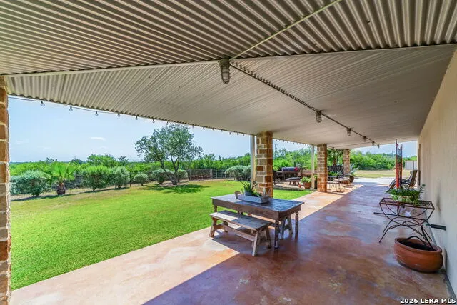 548 Franklin Ln Yancey, TX 78886