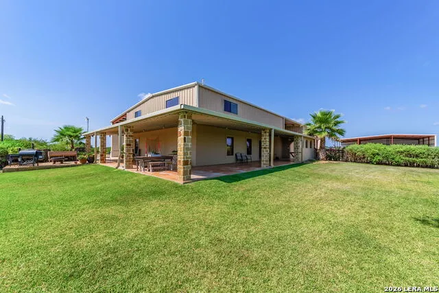 548 Franklin Ln Yancey, TX 78886