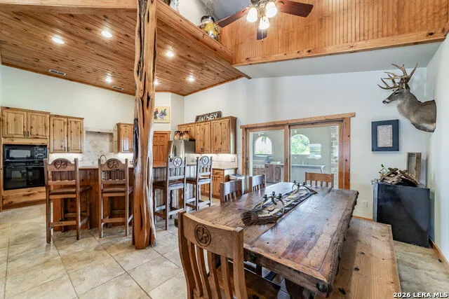 548 Franklin Ln Yancey, TX 78886