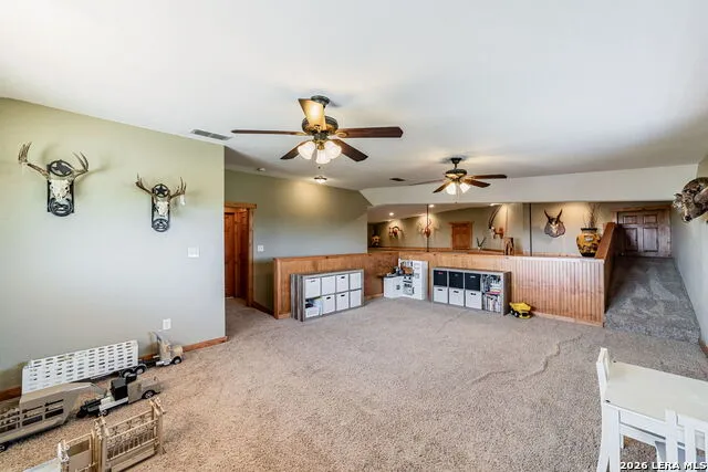 548 Franklin Ln Yancey, TX 78886