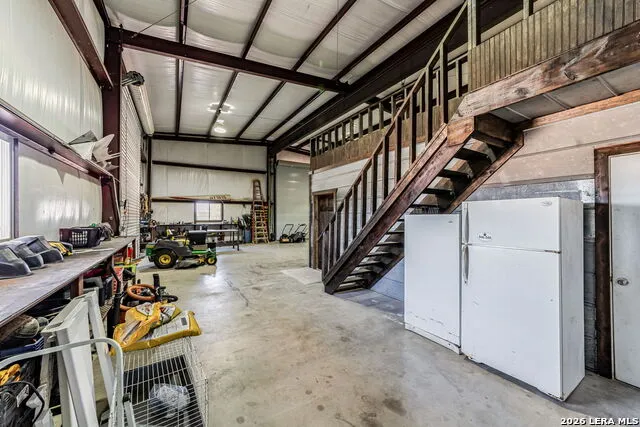 548 Franklin Ln Yancey, TX 78886