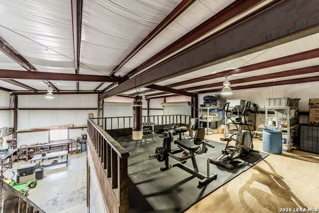 548 Franklin Ln Yancey, TX 78886