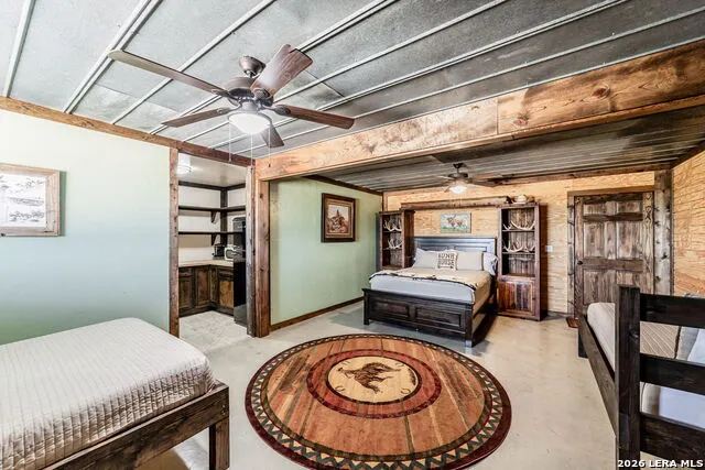 548 Franklin Ln Yancey, TX 78886