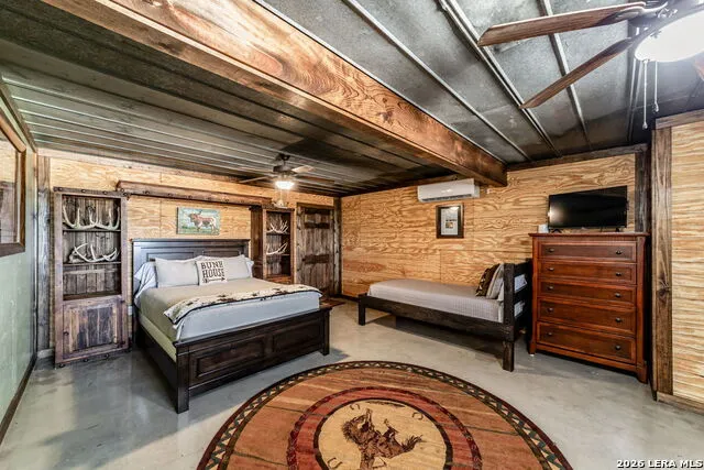 548 Franklin Ln Yancey, TX 78886