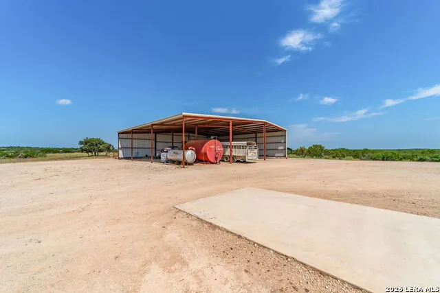 548 Franklin Ln Yancey, TX 78886