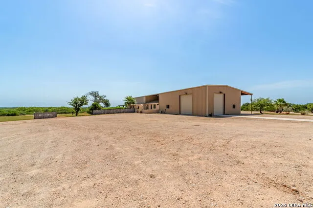 548 Franklin Ln Yancey, TX 78886