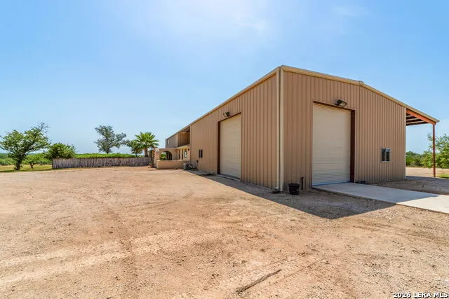 548 Franklin Ln Yancey, TX 78886