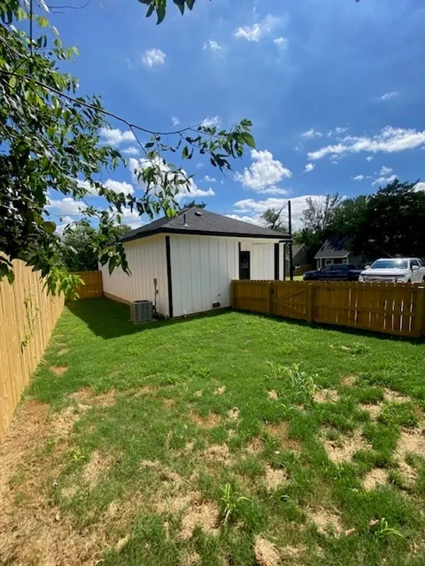 116 Field Street Luling, TX 78648