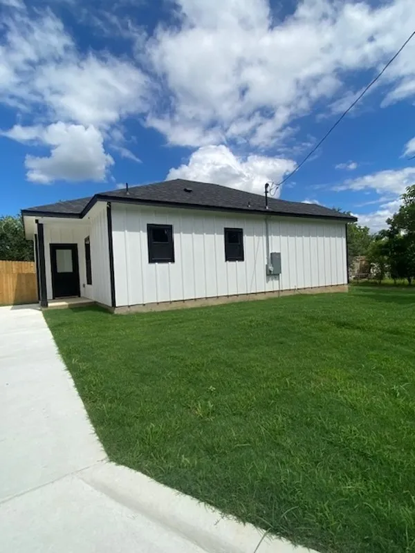 116 Field Street Luling, TX 78648