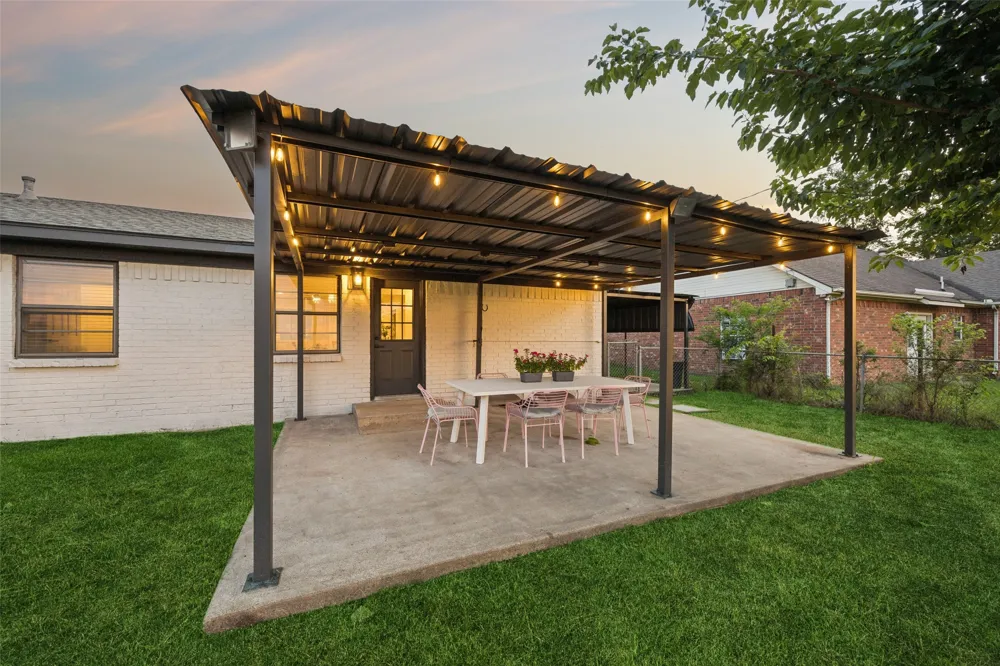 104 E Oak Street Gunter, TX 75058