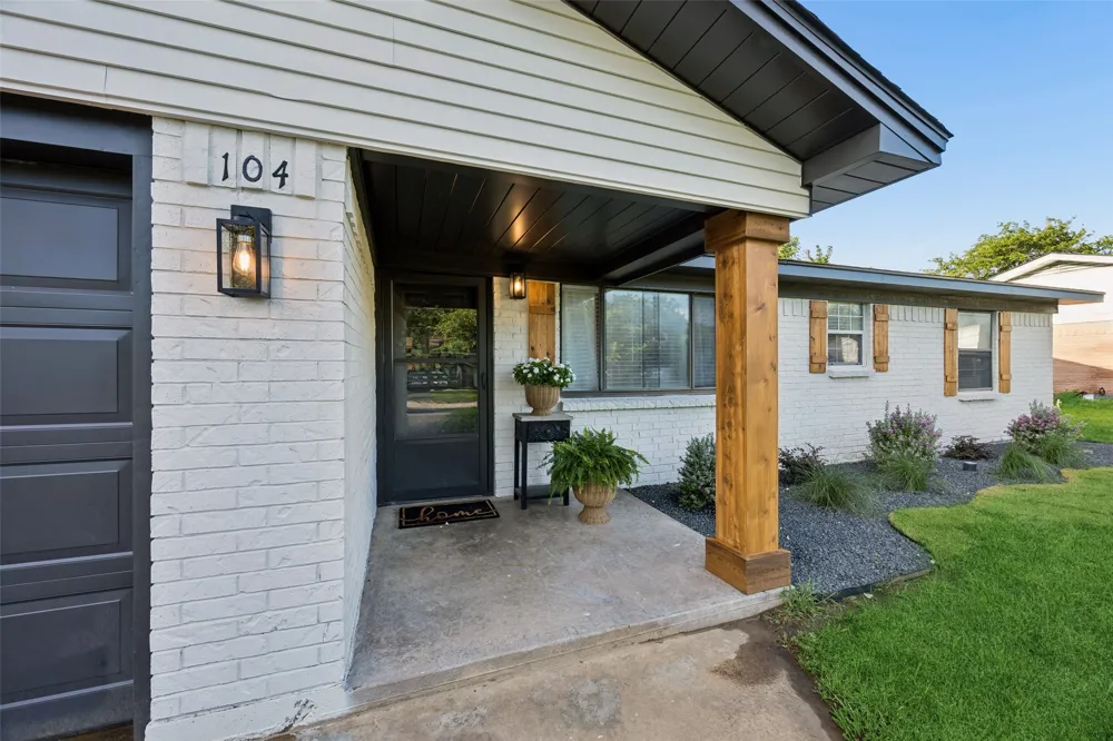 104 E Oak Street Gunter, TX 75058