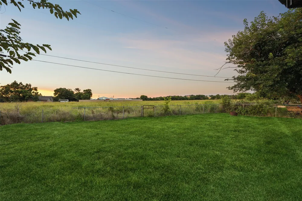 104 E Oak Street Gunter, TX 75058