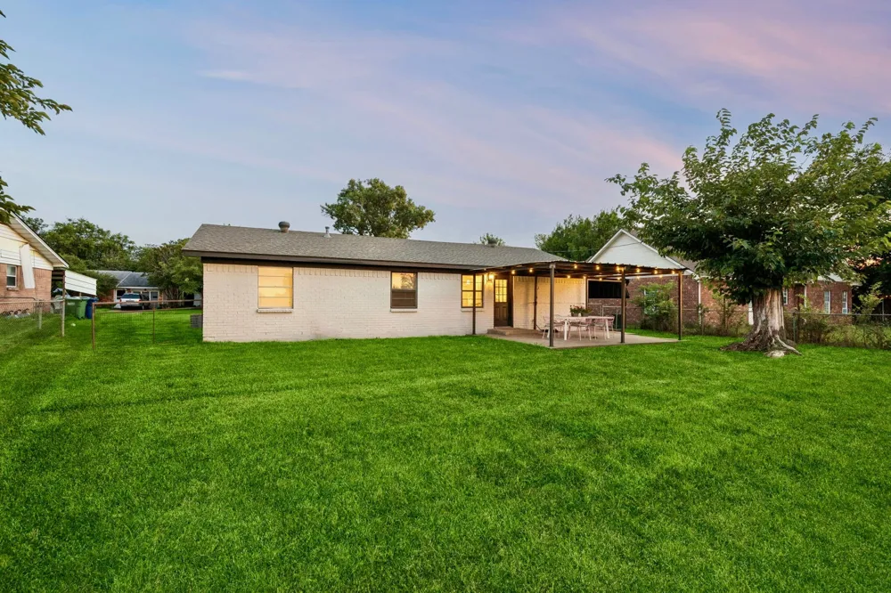104 E Oak Street Gunter, TX 75058