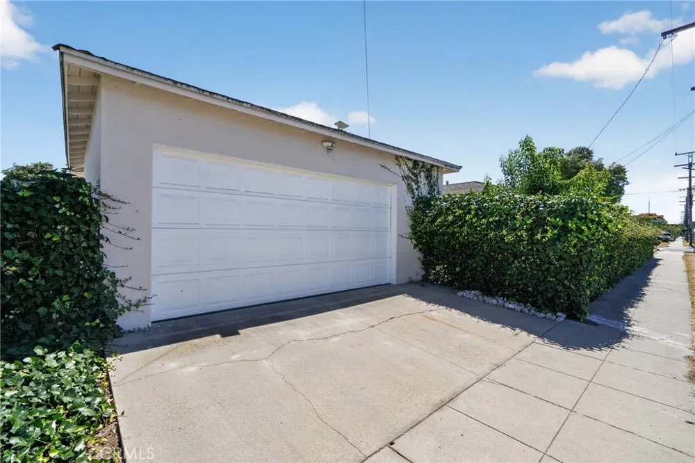 15804 Dalton Avenue Gardena, CA 90247