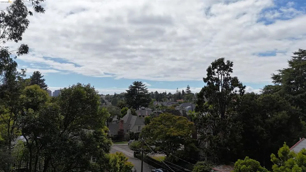 195 Oak Rd Piedmont, CA 94610