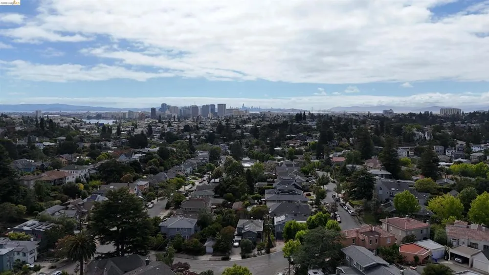 195 Oak Rd Piedmont, CA 94610