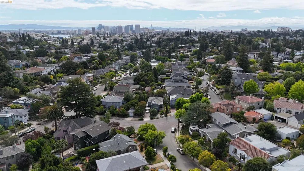 195 Oak Rd Piedmont, CA 94610
