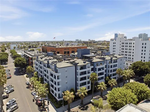 838 Pine #215