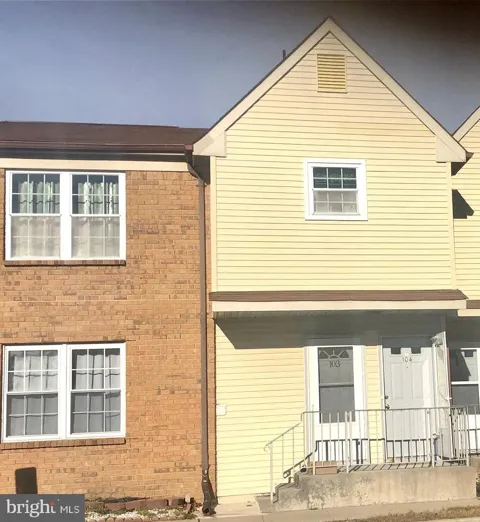104 SANDSTONE COURT