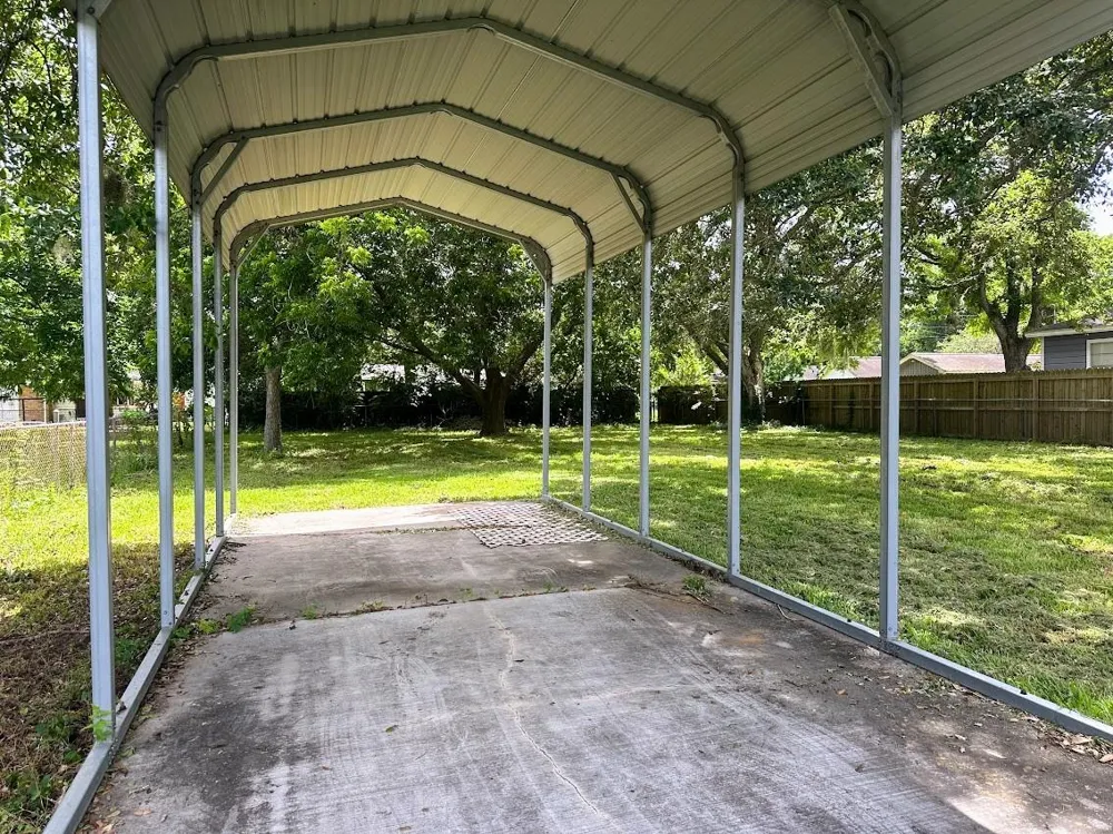 211 Hickory Street Sweeny, TX 77480