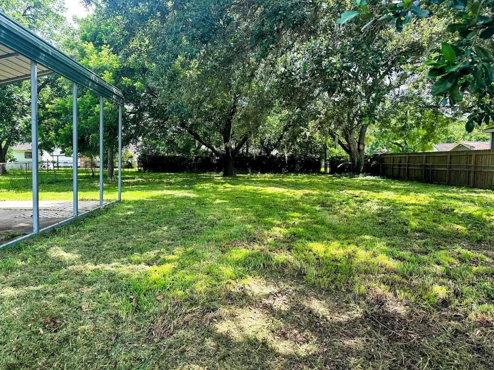 211 Hickory Street Sweeny, TX 77480