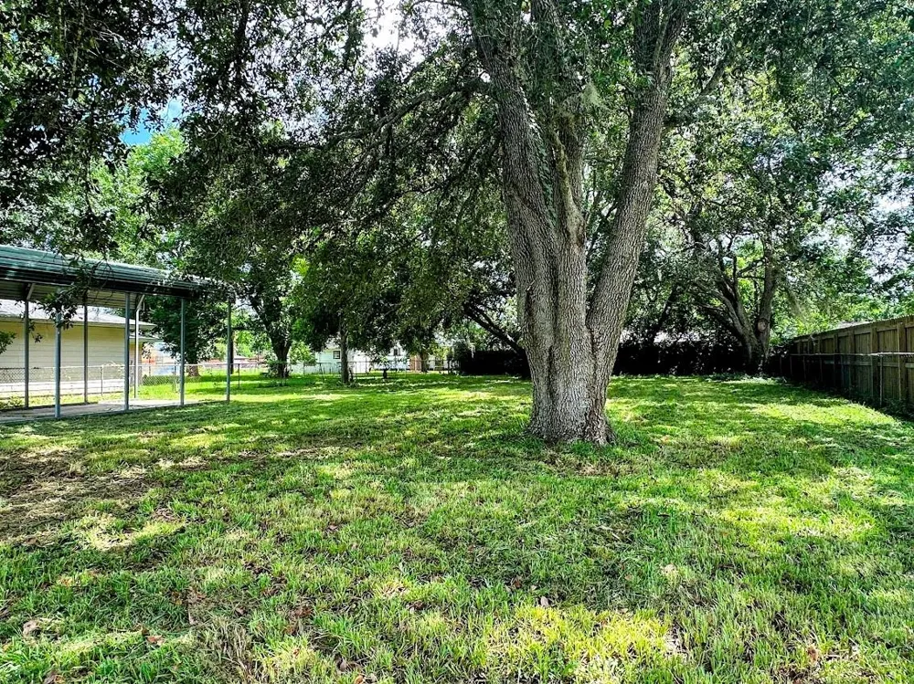211 Hickory Street Sweeny, TX 77480