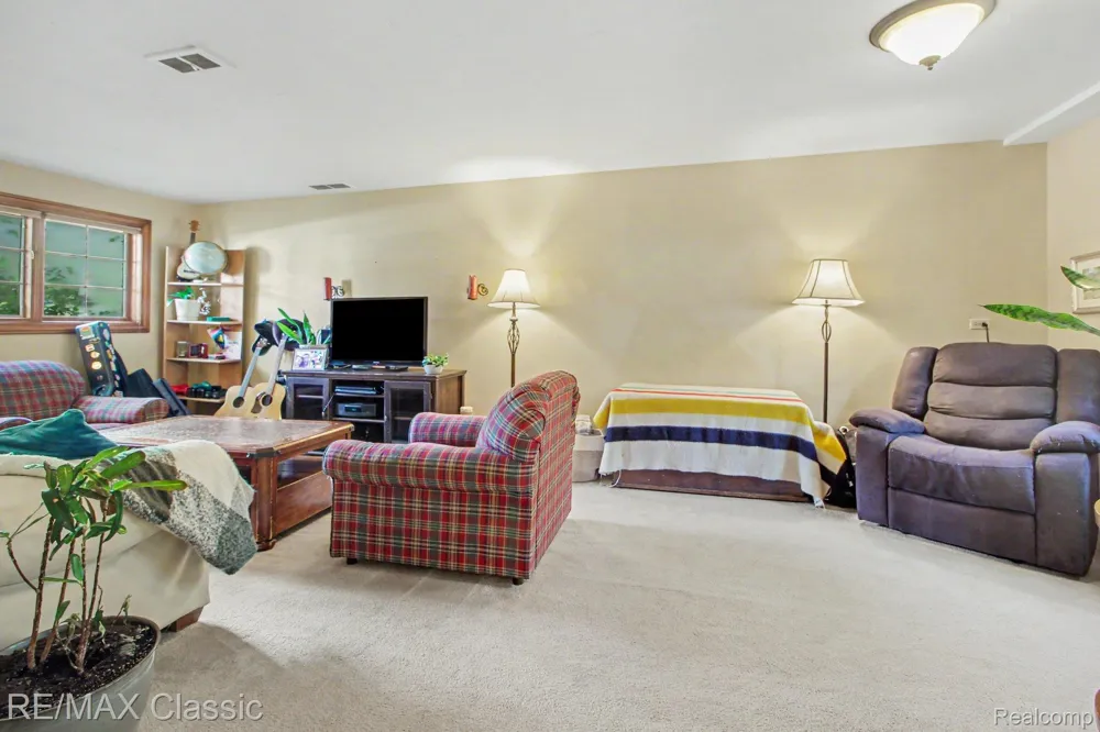 350 Burroughs Street Plymouth City, MI 48170