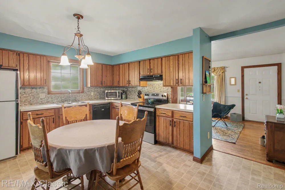 350 Burroughs Street Plymouth City, MI 48170