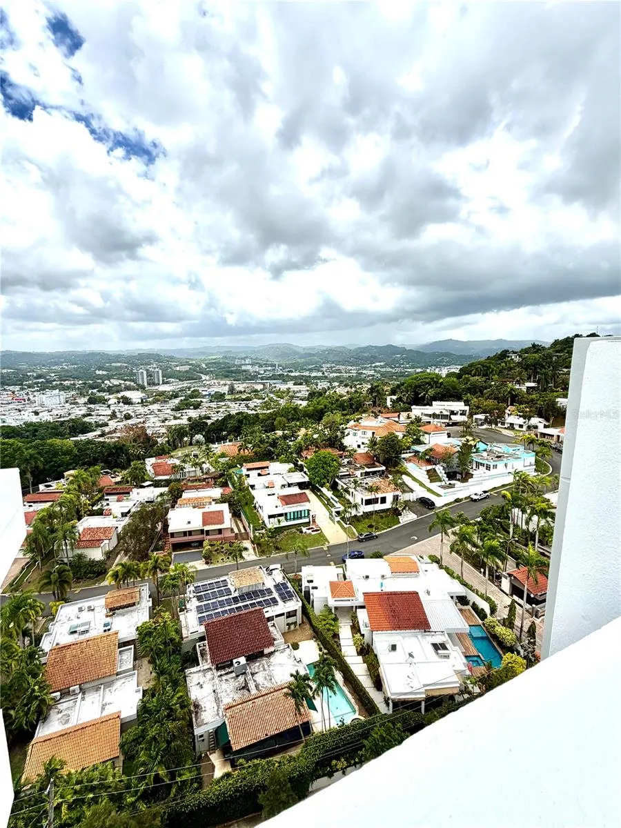 Carretera 833 PLAZA DEL PRADO #1304 Guaynabo, PR 00969