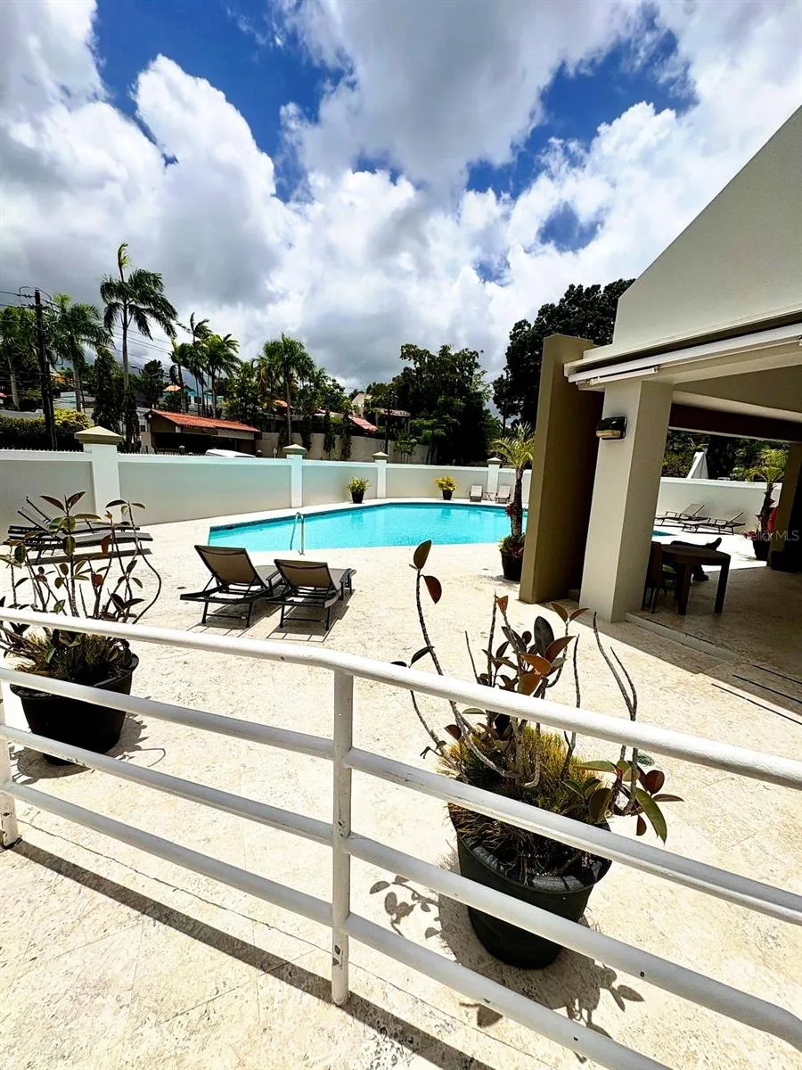 Carretera 833 PLAZA DEL PRADO #1304 Guaynabo, PR 00969